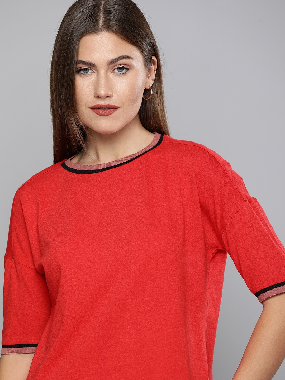 

Chemistry Women Red Solid Drop-Shoulder Sleeves Boxy T-shirt