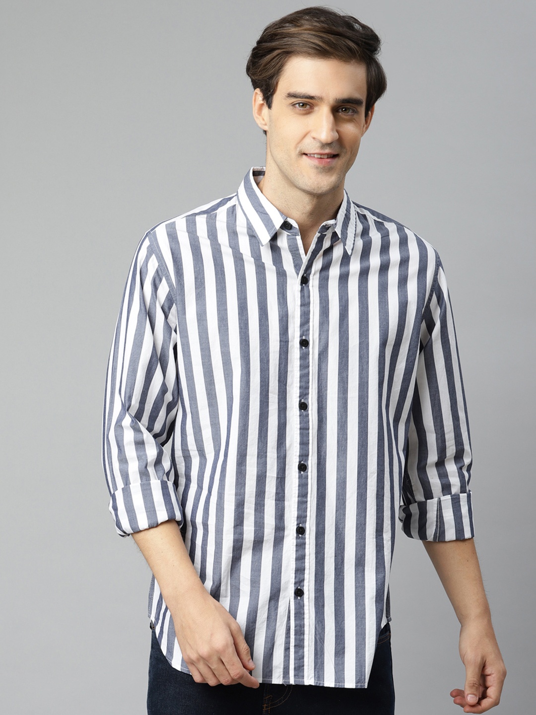 

Harvard Men White & Navy Blue Regular Fit Striped Pure Cotton Casual Shirt