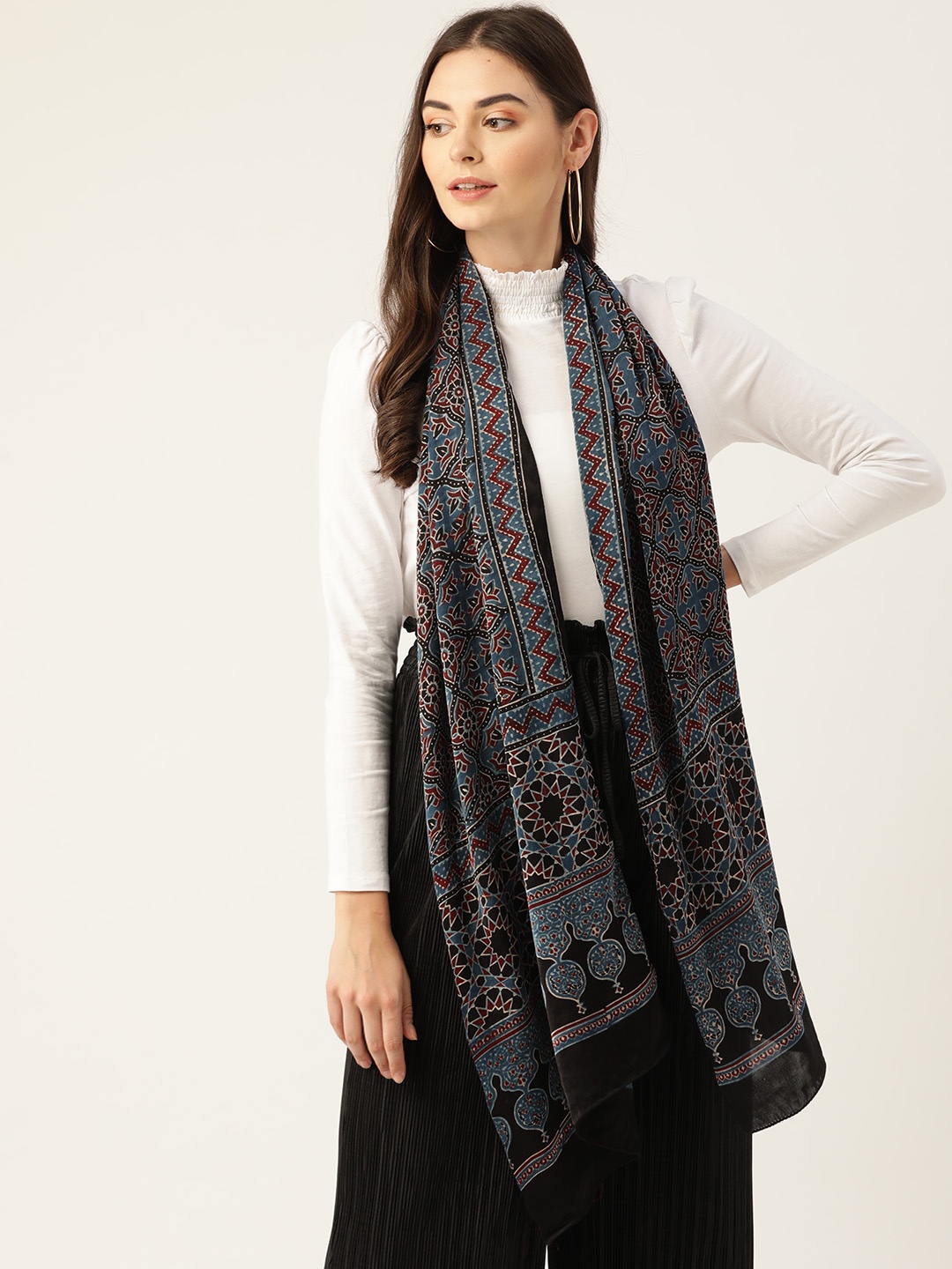 

Kalakari India Women Black & Blue Printed Scarf