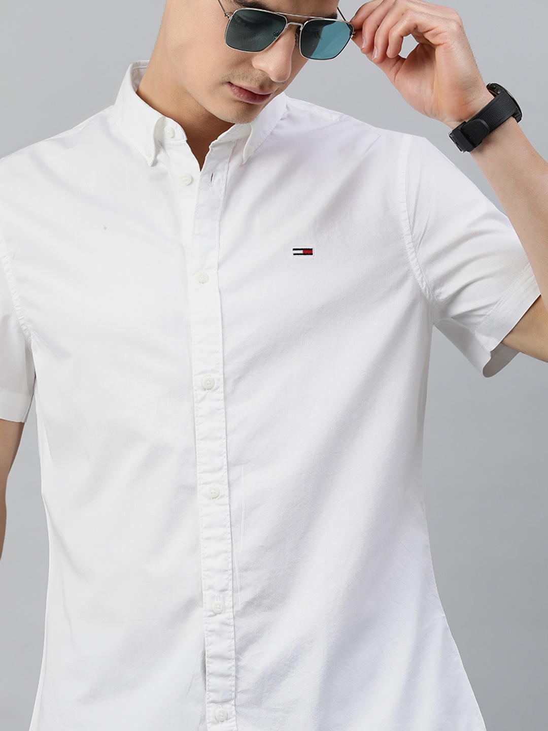 

Tommy Hilfiger Men White Regular Fit Solid Casual Shirt