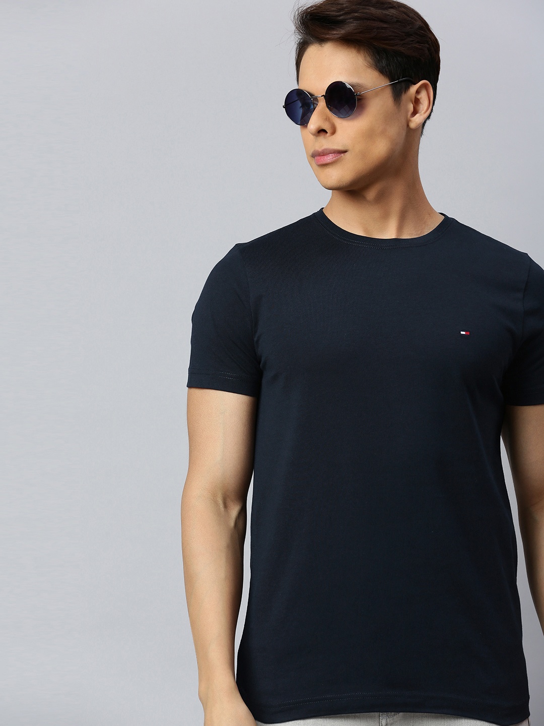 

Tommy Hilfiger Men Navy Blue Solid Round Neck Pure Cotton T-shirt