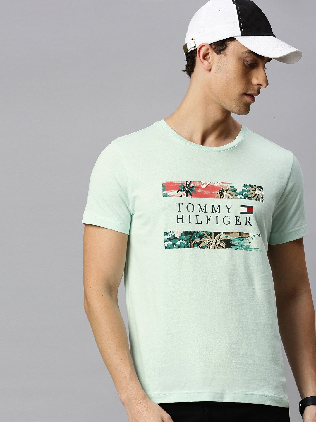 

Tommy Hilfiger Men Green Printed Round Neck Pure Cotton T-shirt