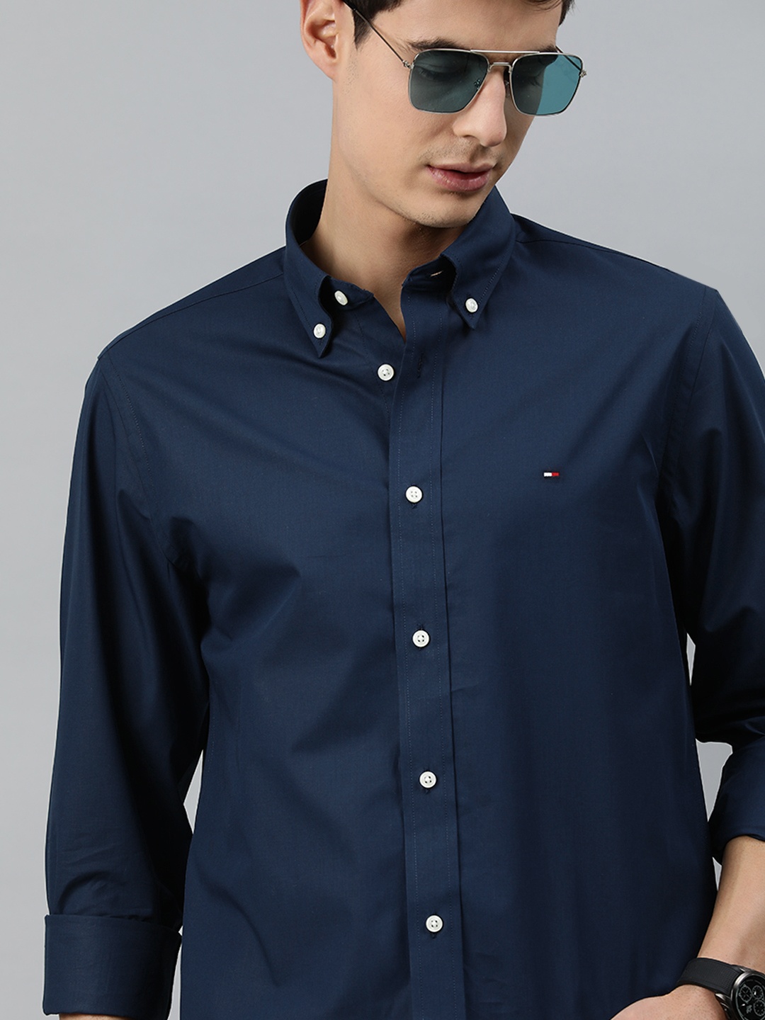 

Tommy Hilfiger Men Navy Blue Regular Fit Solid Casual Shirt