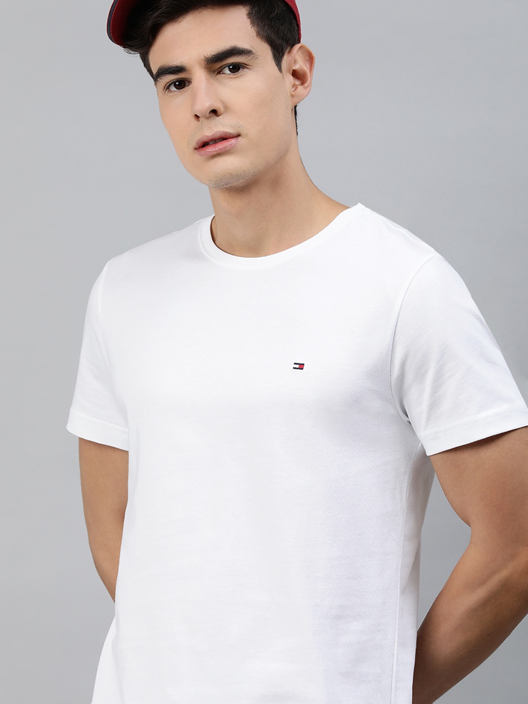 

Tommy Hilfiger Men White Solid Round Neck Pure Cotton T-shirt