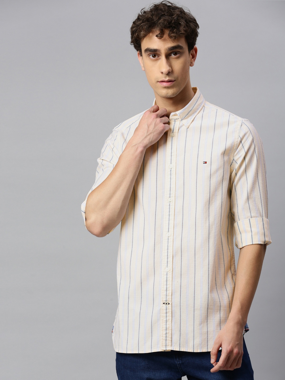 

Tommy Hilfiger Men Cream-Coloured & Blue Slim Fit Striped Casual Shirt