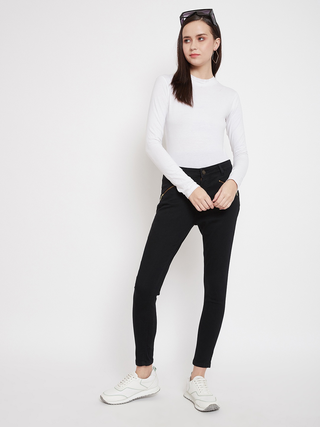 

Crimsoune Club Women Black Skinny Fit Mid-Rise Clean Look Jeans