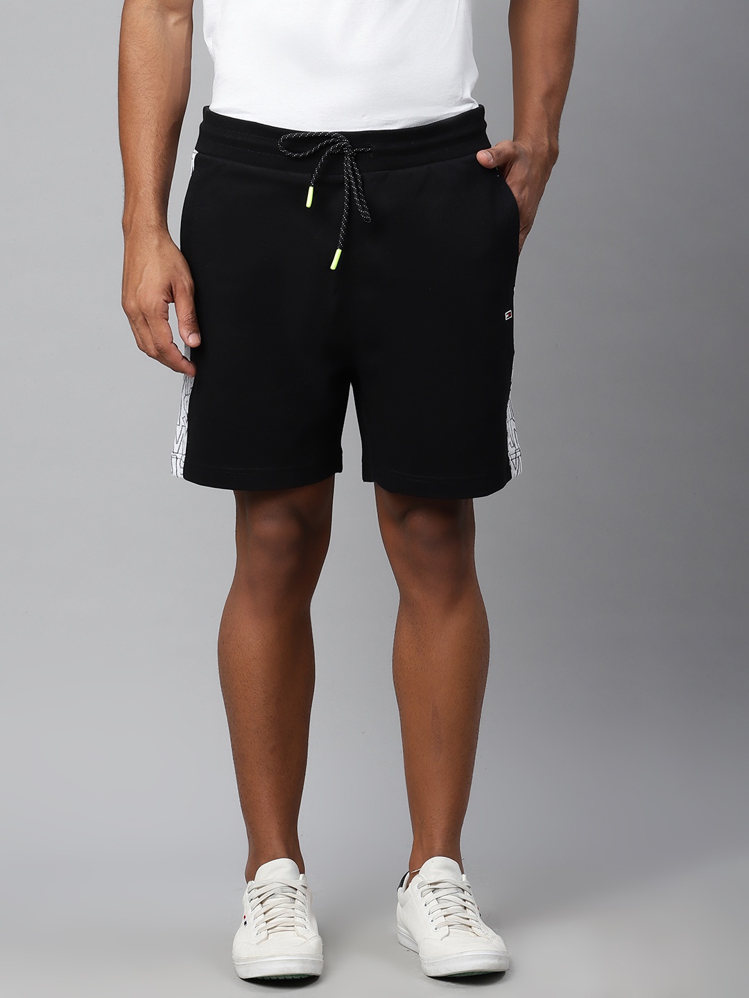 

Tommy Hilfiger Men Black Solid Regular Fit Regular Shorts