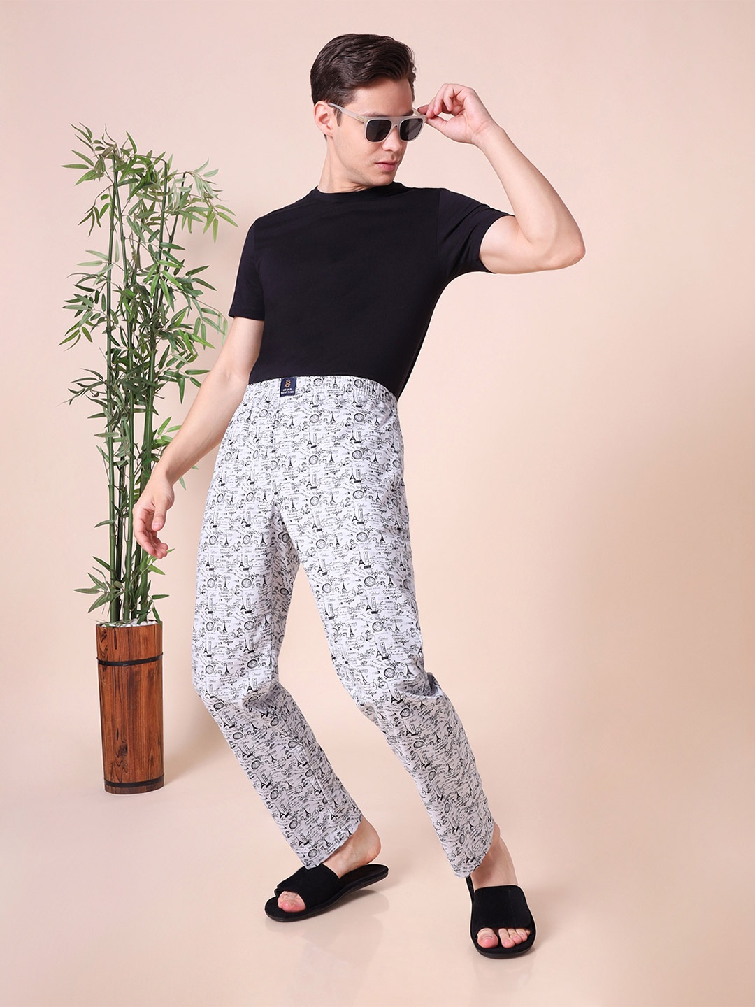 

URBAN SCOTTISH Men Grey & Black Printed Lounge Pants