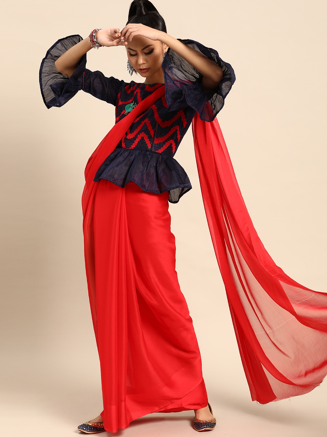 

SHAVYA Women Red & Navy Blue Pure Chiffon Solid Saree