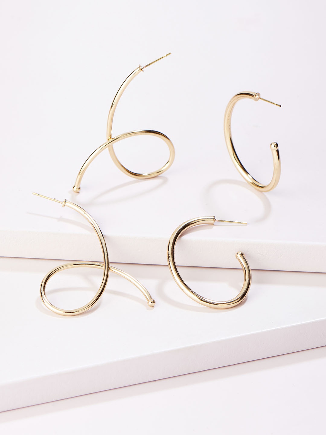 

Runway Ritual Gold Set of 2 Circular Hoop Earrings