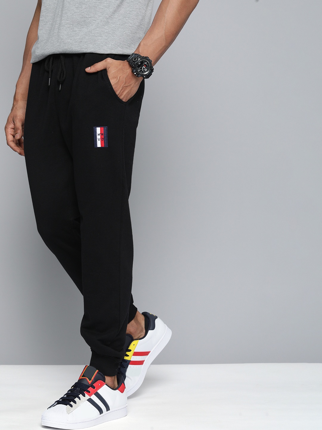 

Harvard Men Black Solid Straight Fit Joggers