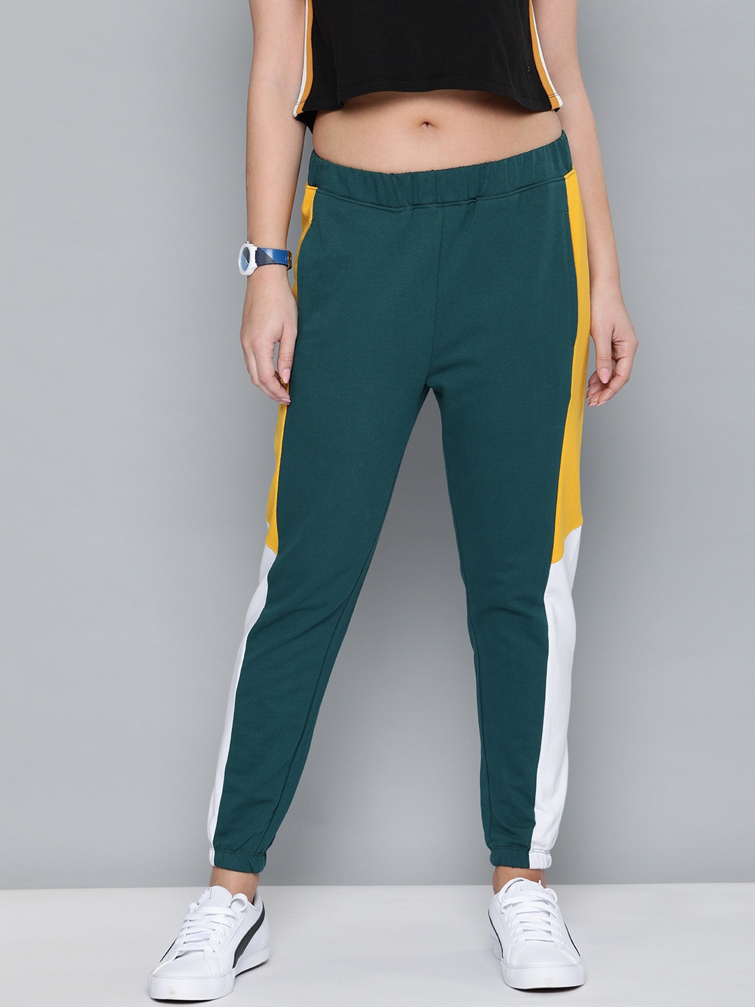 

Harvard Women Green Solid Cropped Joggers With Side Panelling