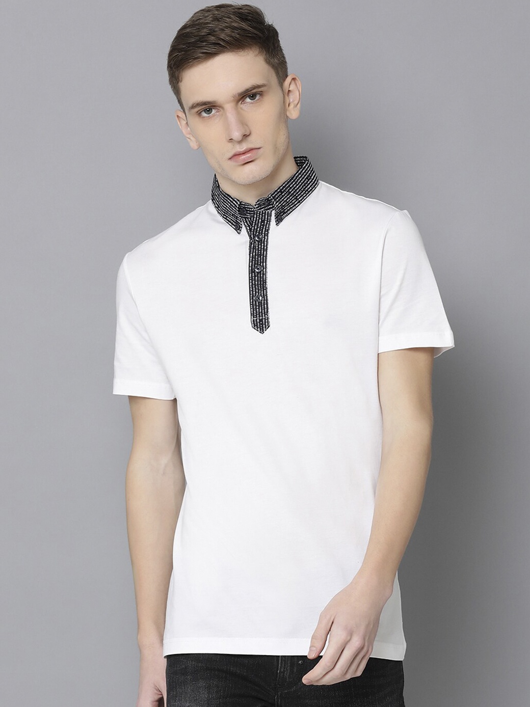 

Antony Morato Men White Solid Polo Collar T-shirt