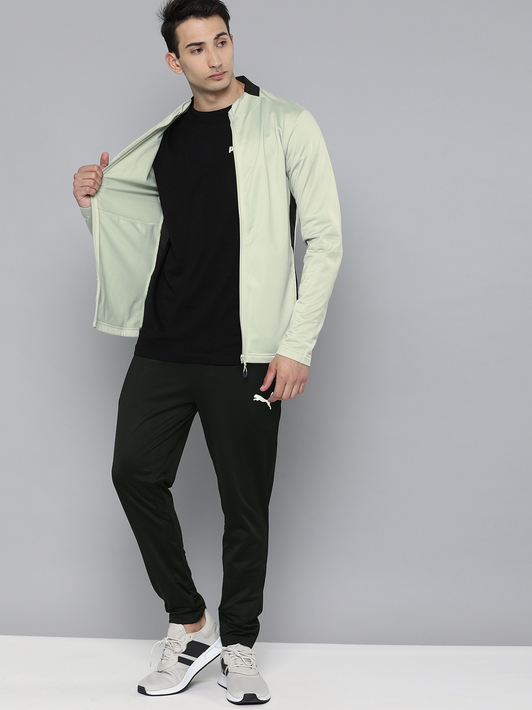 

Puma Men Olive Green & Black Solid PLAY Football Track Suit