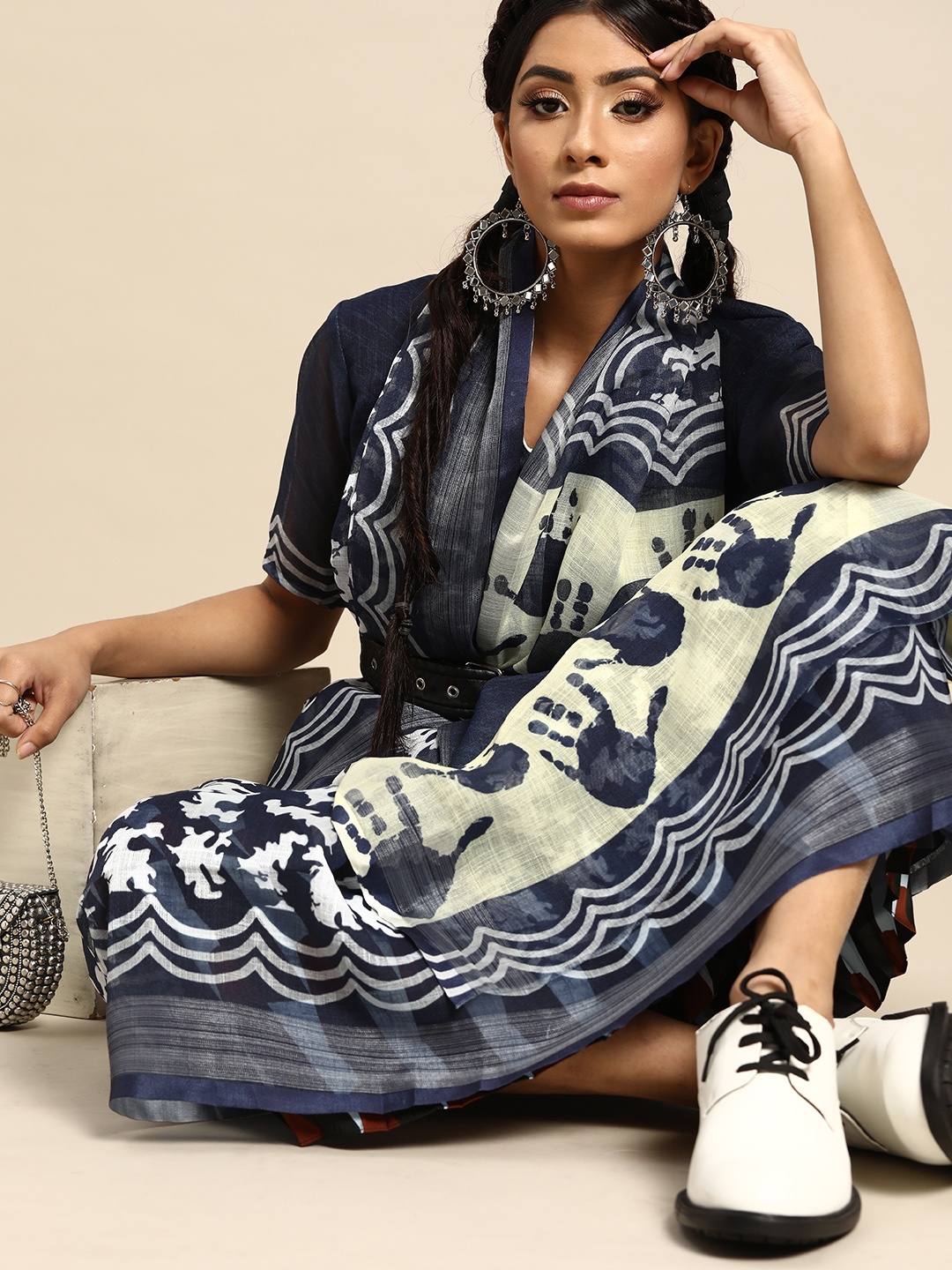 

SHAVYA Navy Blue & White Pure Cotton Indigo Printed Saree