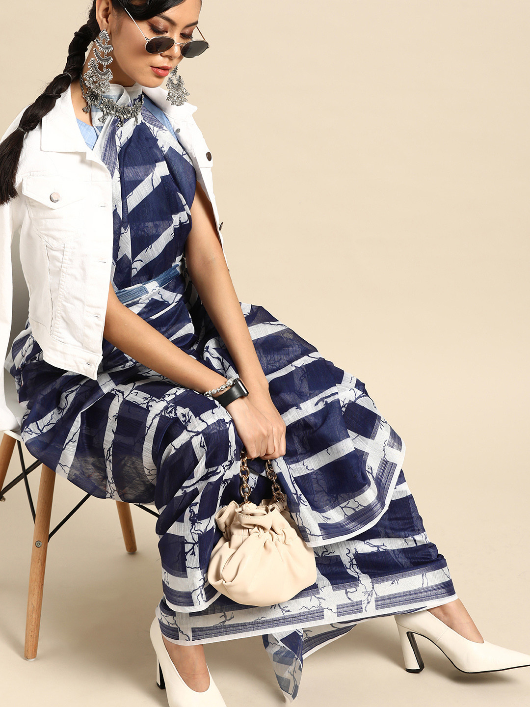 

SHAVYA Navy Blue & White Pure Cotton Checked Saree