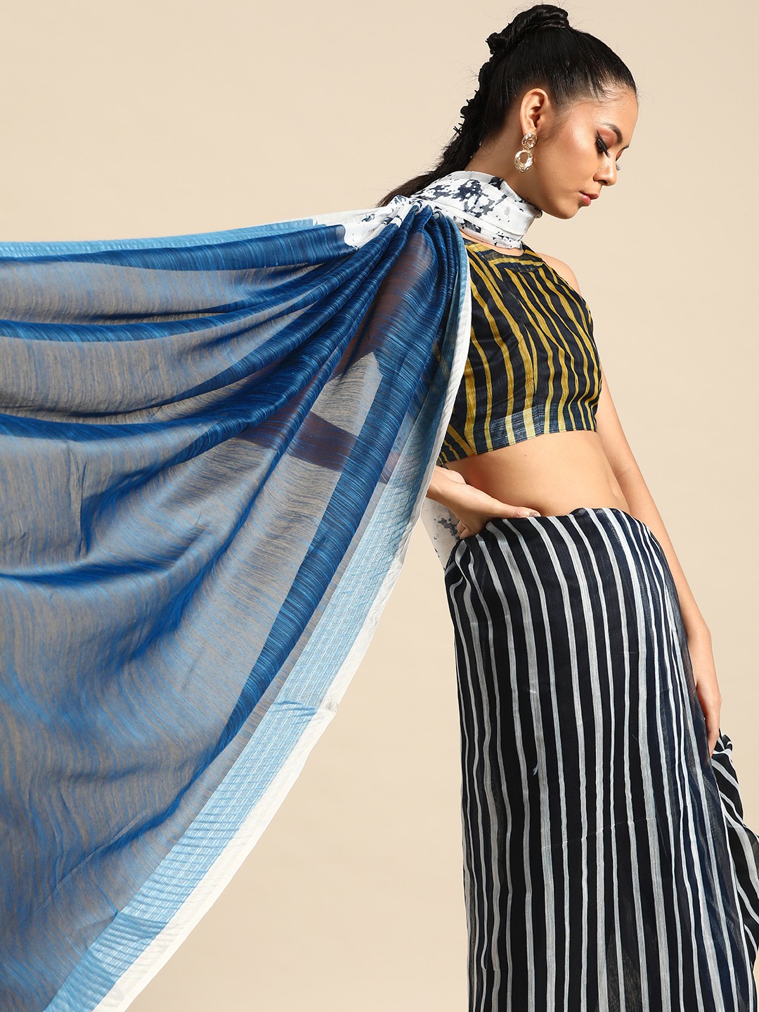 

SHAVYA Navy Blue & Off-White Pure Cotton Indigo Printed Jaali Saree
