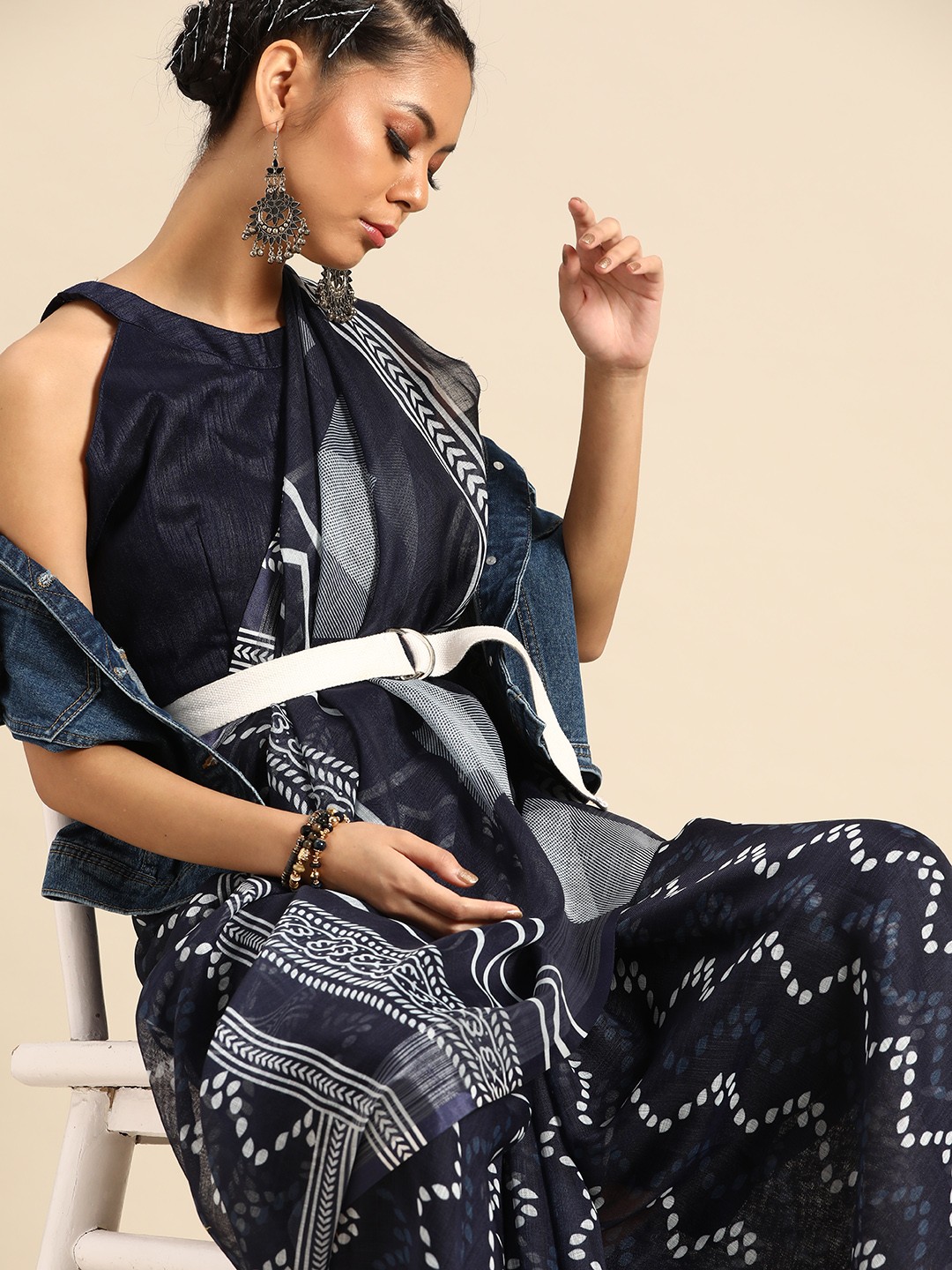 

SHAVYA Navy Blue & White Pure Cotton Indigo Printed Saree