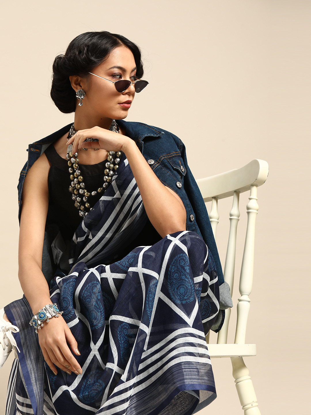 

SHAVYA Navy Blue & White Pure Cotton Geometric Printed Saree
