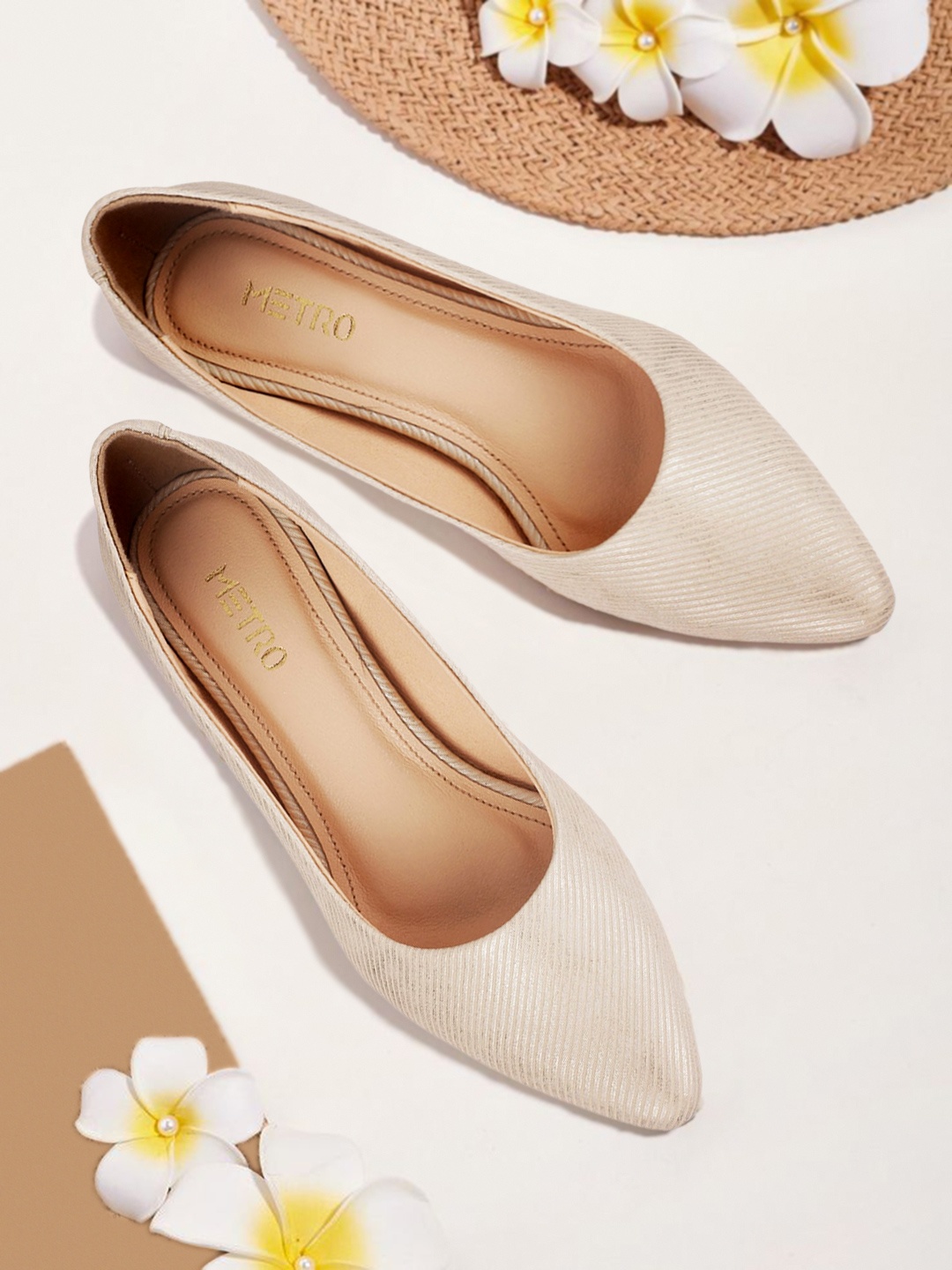 

Metro Women Gold-Toned Solid Pumps