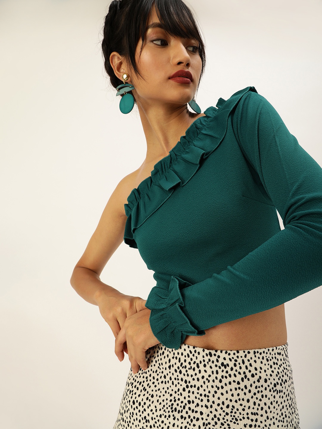 

Veni Vidi Vici Green One Shoulder Ruffles Crop Top