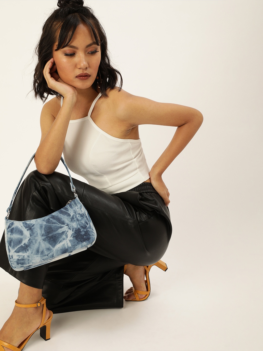 

Veni Vidi Vici Off White Fitted Crop Top