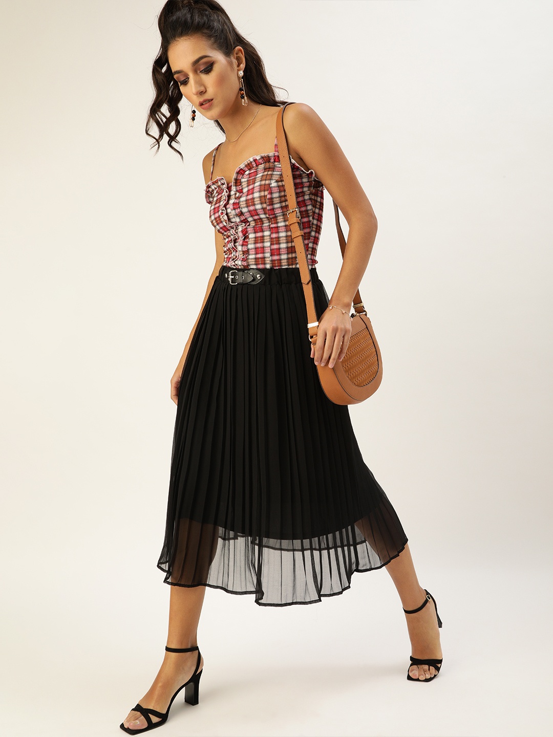 

Veni Vidi Vici White and Red Checked Ruffled Crop Top
