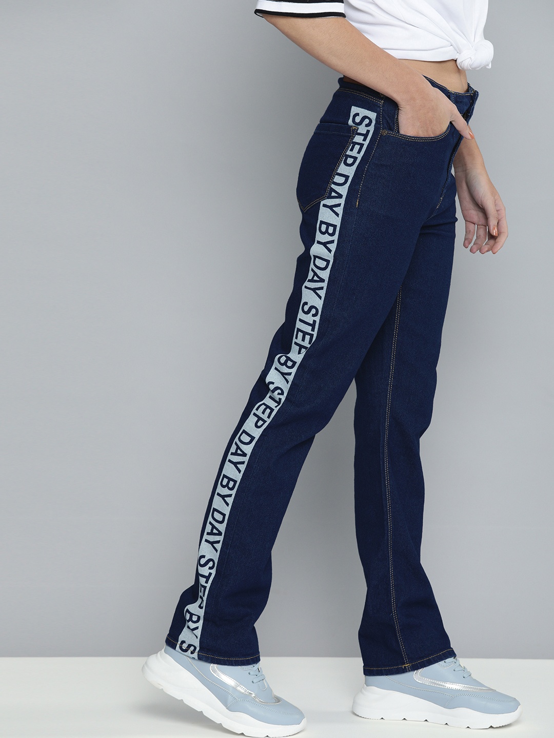 

HERE&NOW Women Blue High-Rise Clean Look Jeans