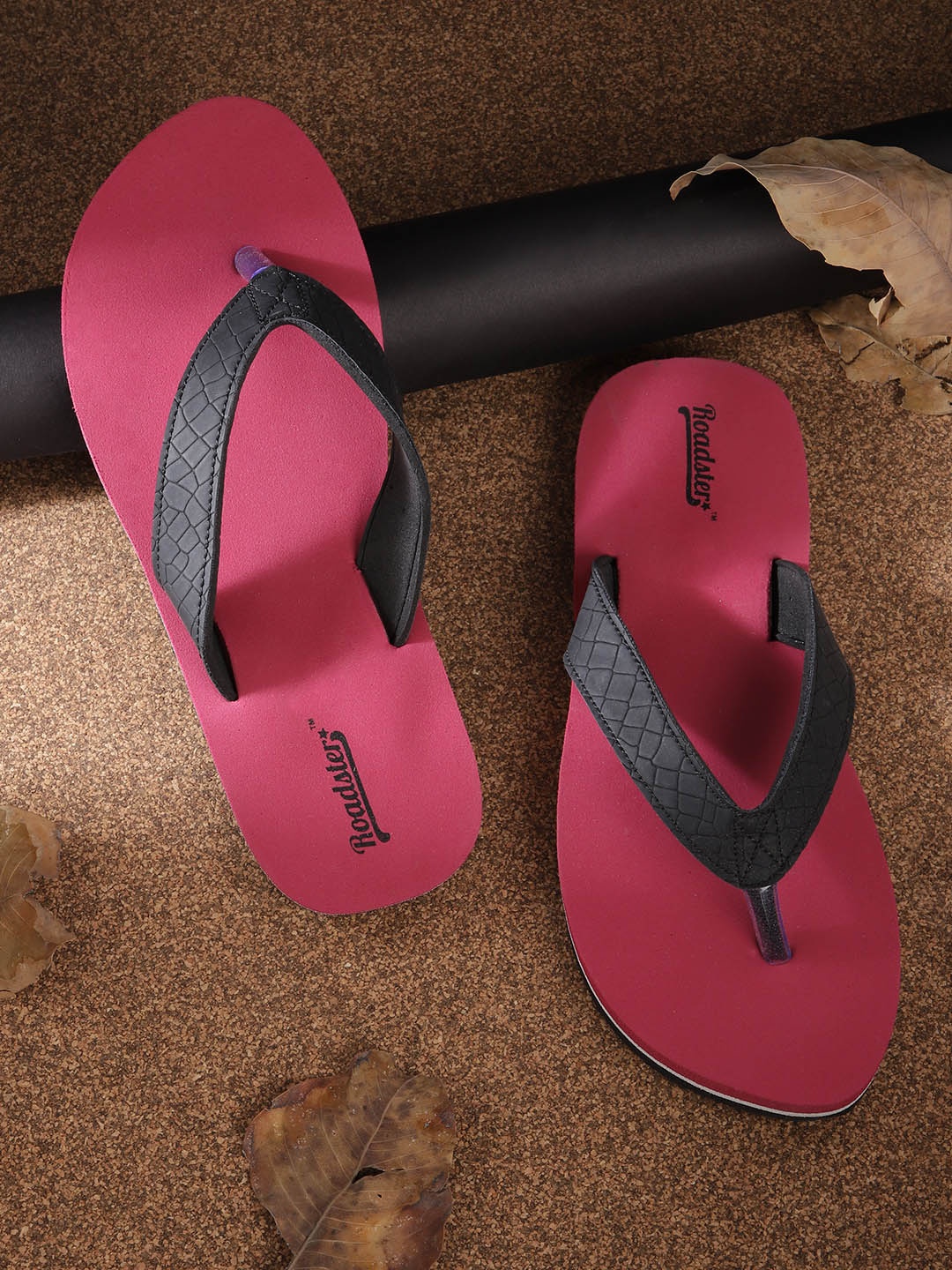 

Roadster Women Black & Magenta Croc Textured Thong Flip-Flops