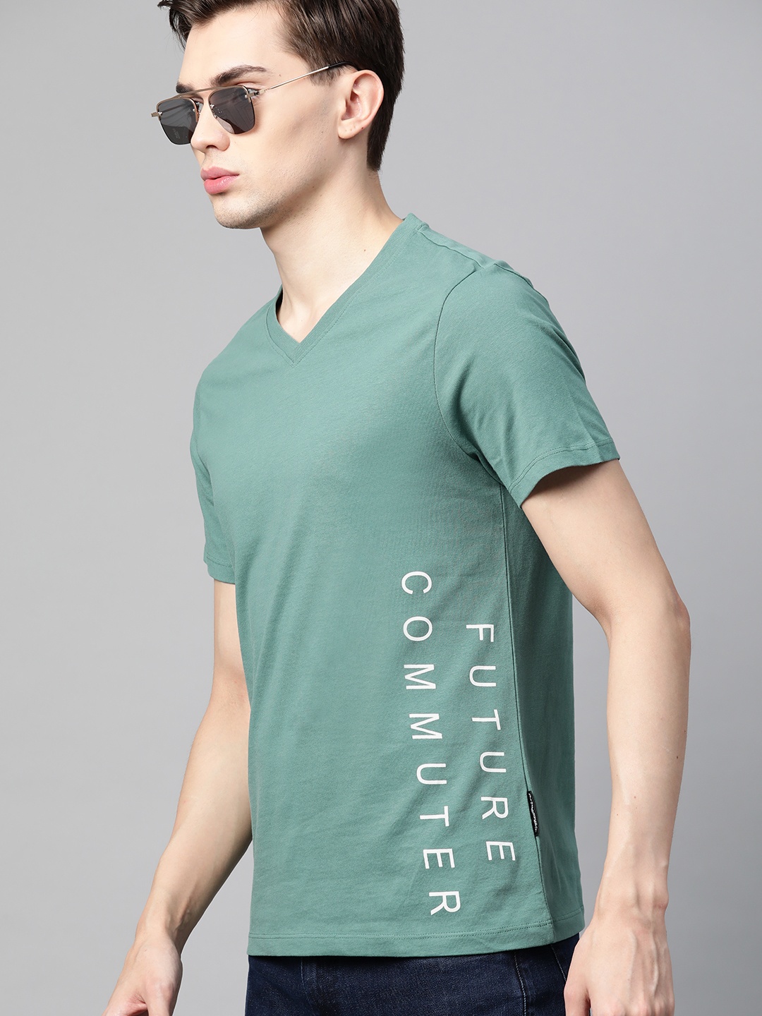 

Roadster Men Green Typography Printed V-Neck T-shirt