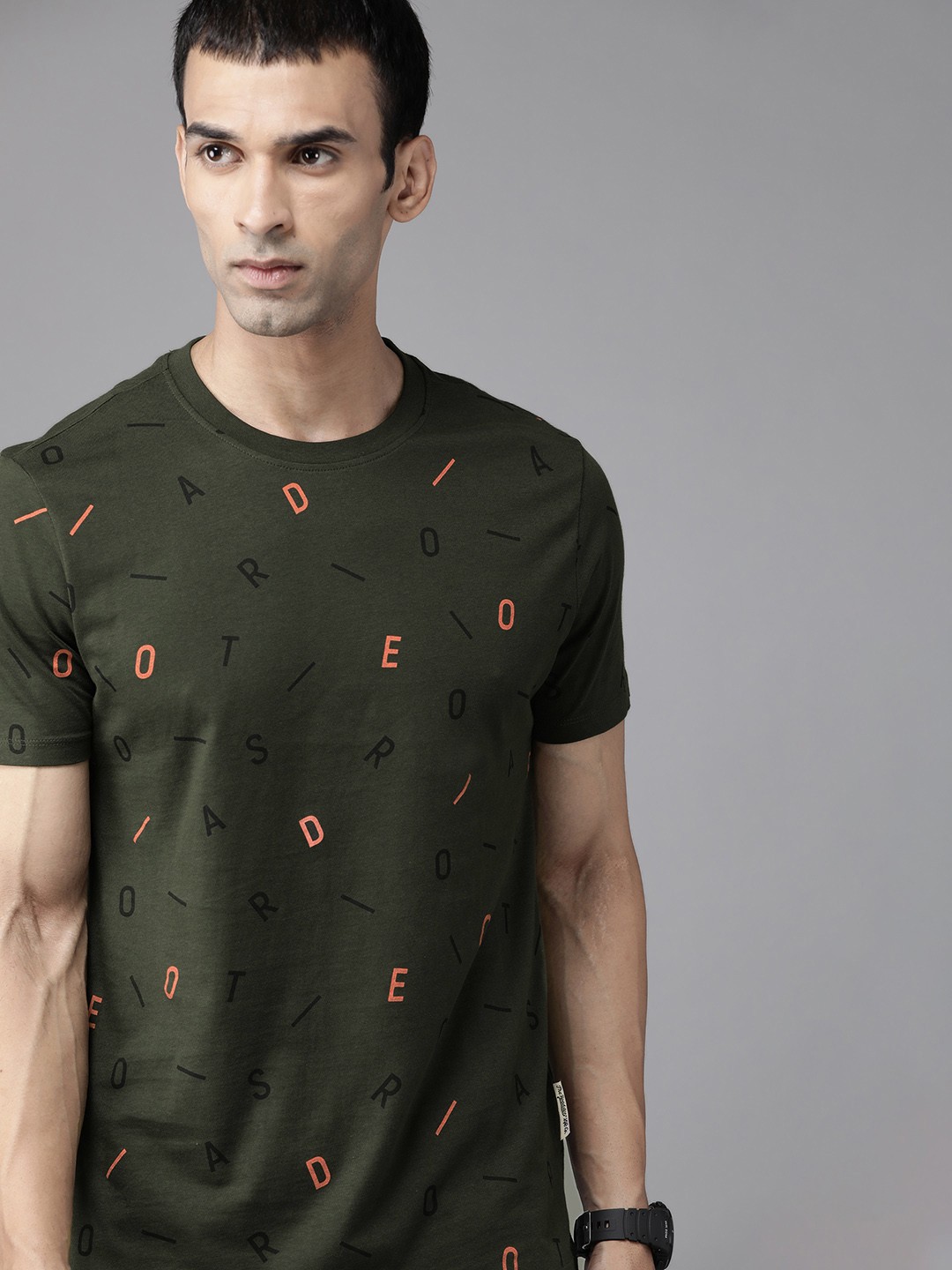 

Roadster Men Olive Green & Black Typography Cotton Printed T-shirt