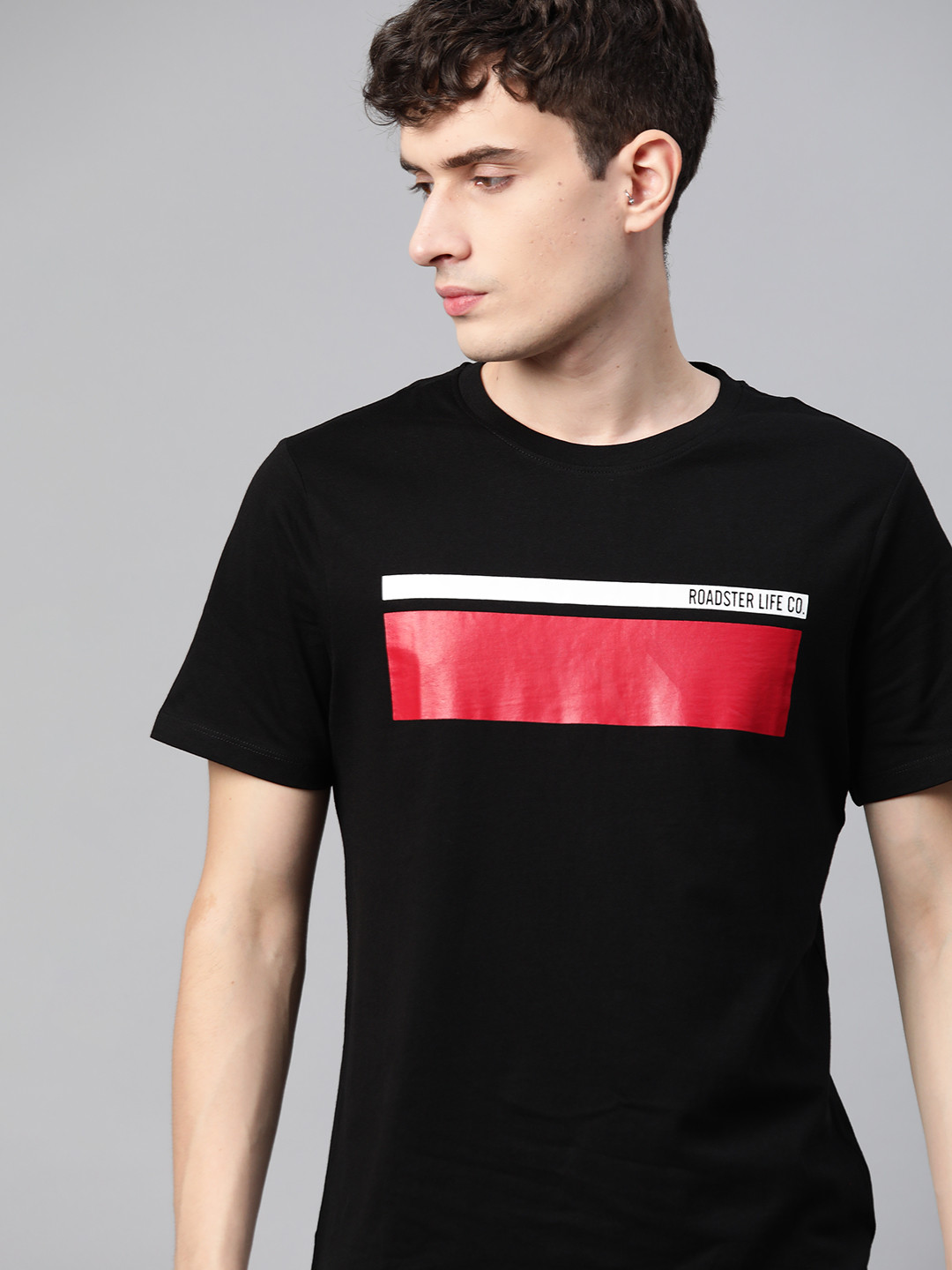 

Roadster Men Black Red Pure Cotton Striped Pure Cotton T-shirt