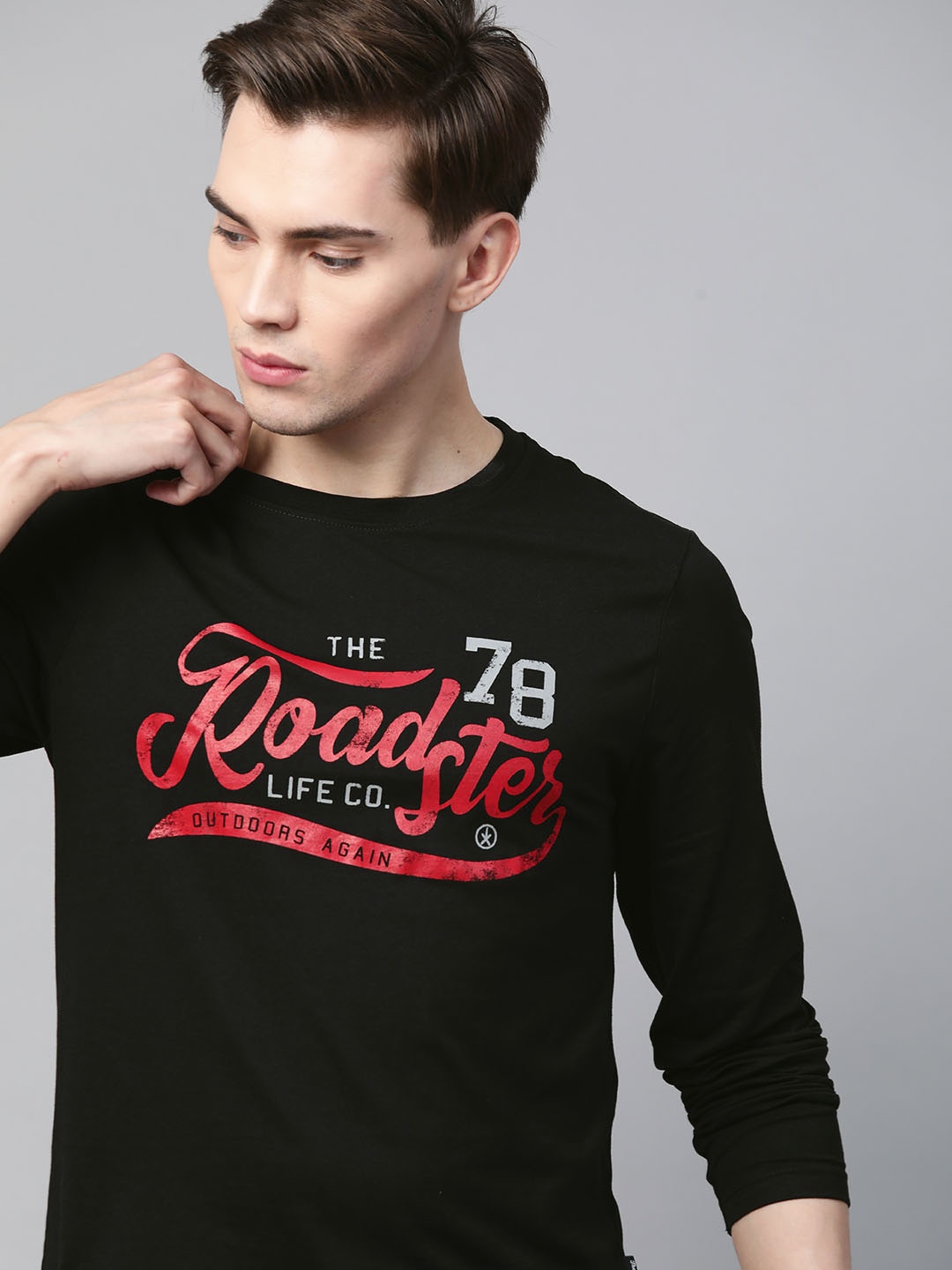 

Roadster Men Black & Red Pure Cotton Brand Logo Print T-shirt