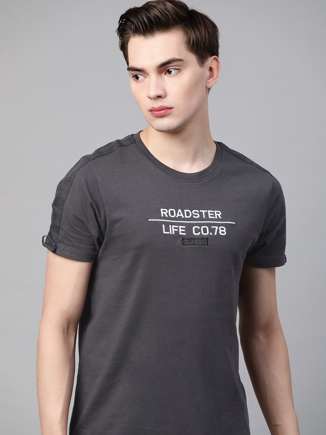 

Roadster Men Charcoal Grey Pure Cotton Brand Logo Embroidered Pure Cotton T-shirt