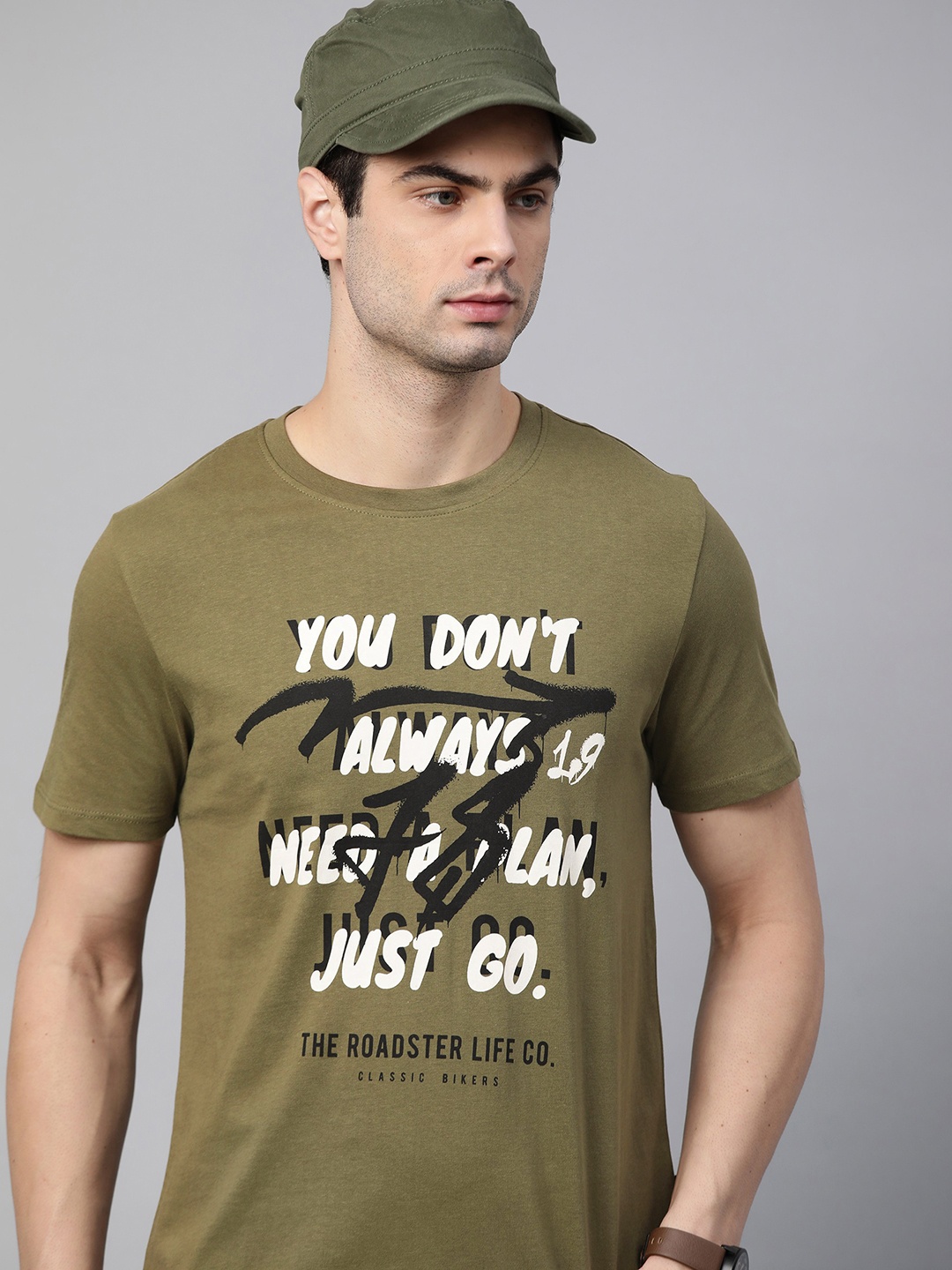 

Roadster Men Olive Green White Typography Printed Pure Cotton T-shirt