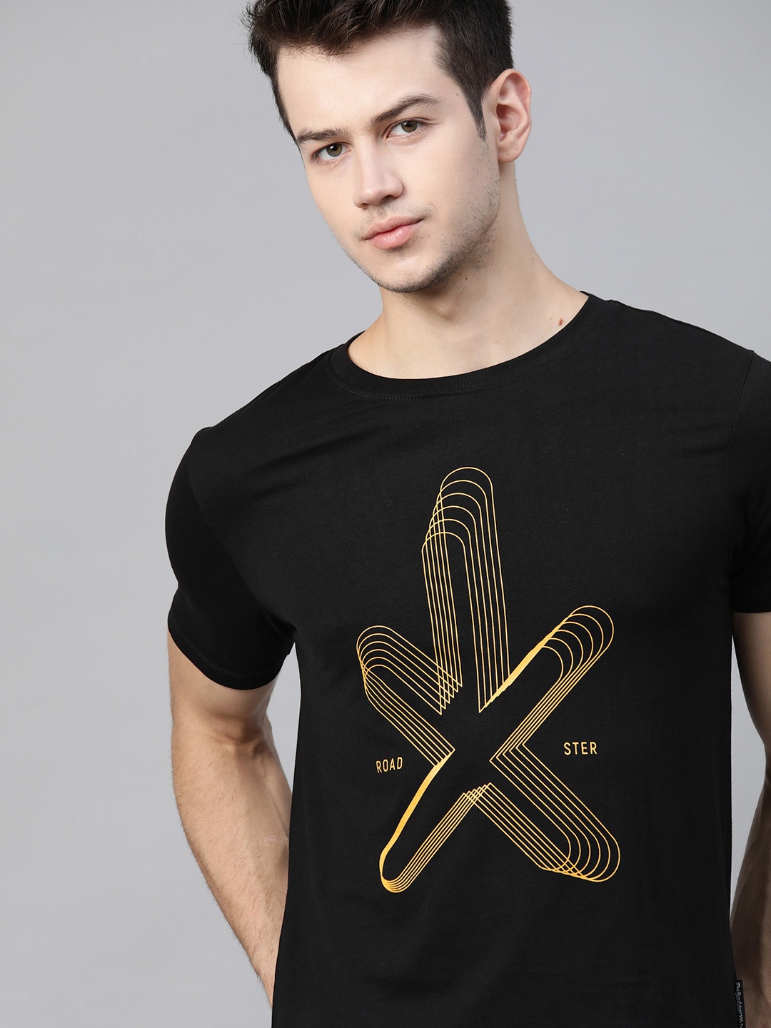 

Roadster Men Black Yellow Pure Cotton Printed Round Neck Pure Cotton T-shirt