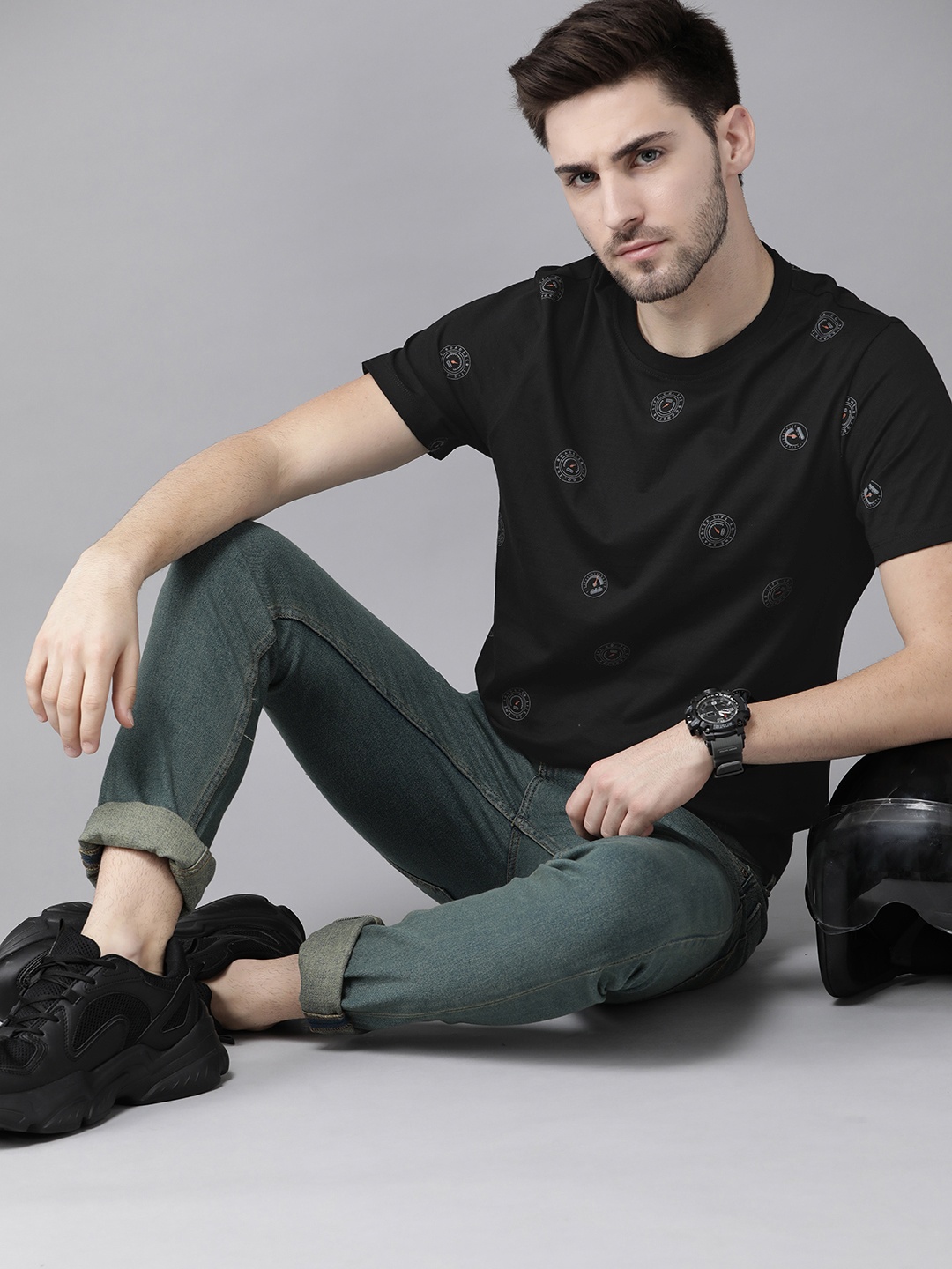 Roadster Men Black & Grey Typography Cotton Printed T-shirt