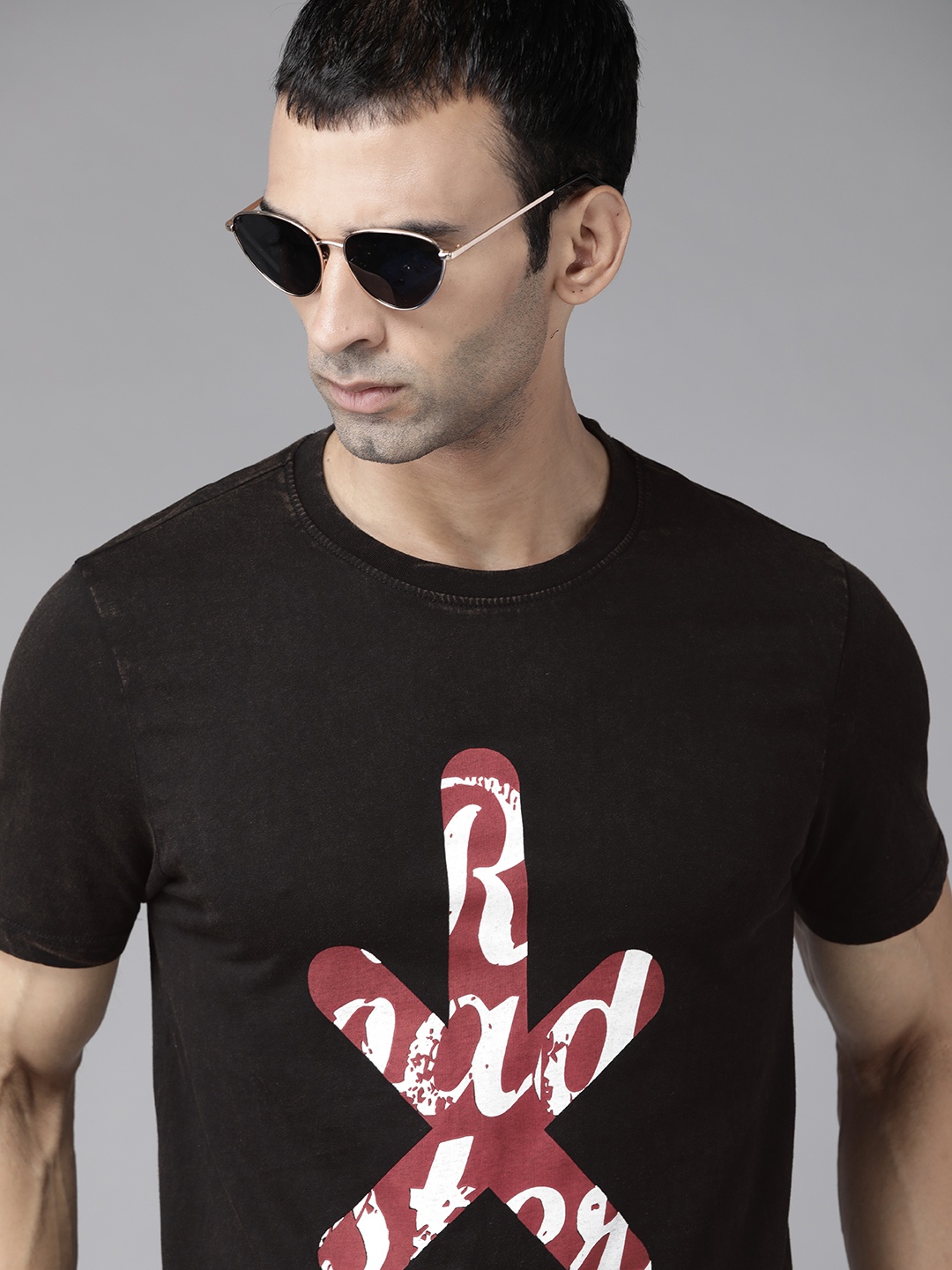 

Roadster Men Black Red Printed Round Neck Pure Cotton T-shirt