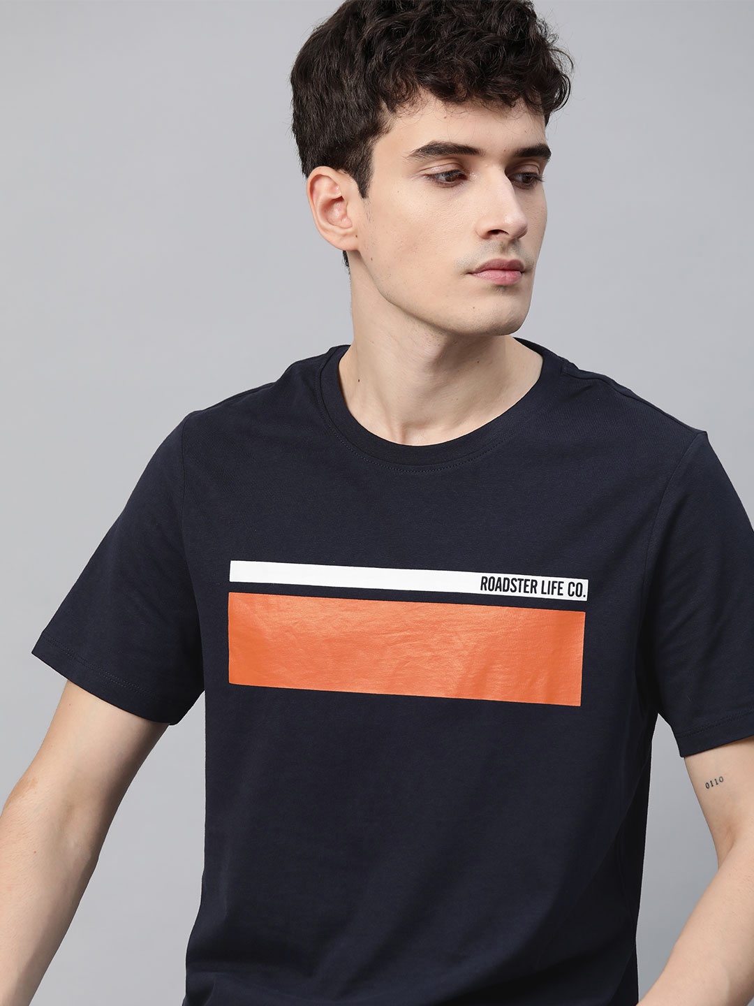 

Roadster Men Navy Blue & Orange Colourblocked Pure Cotton T-shirt