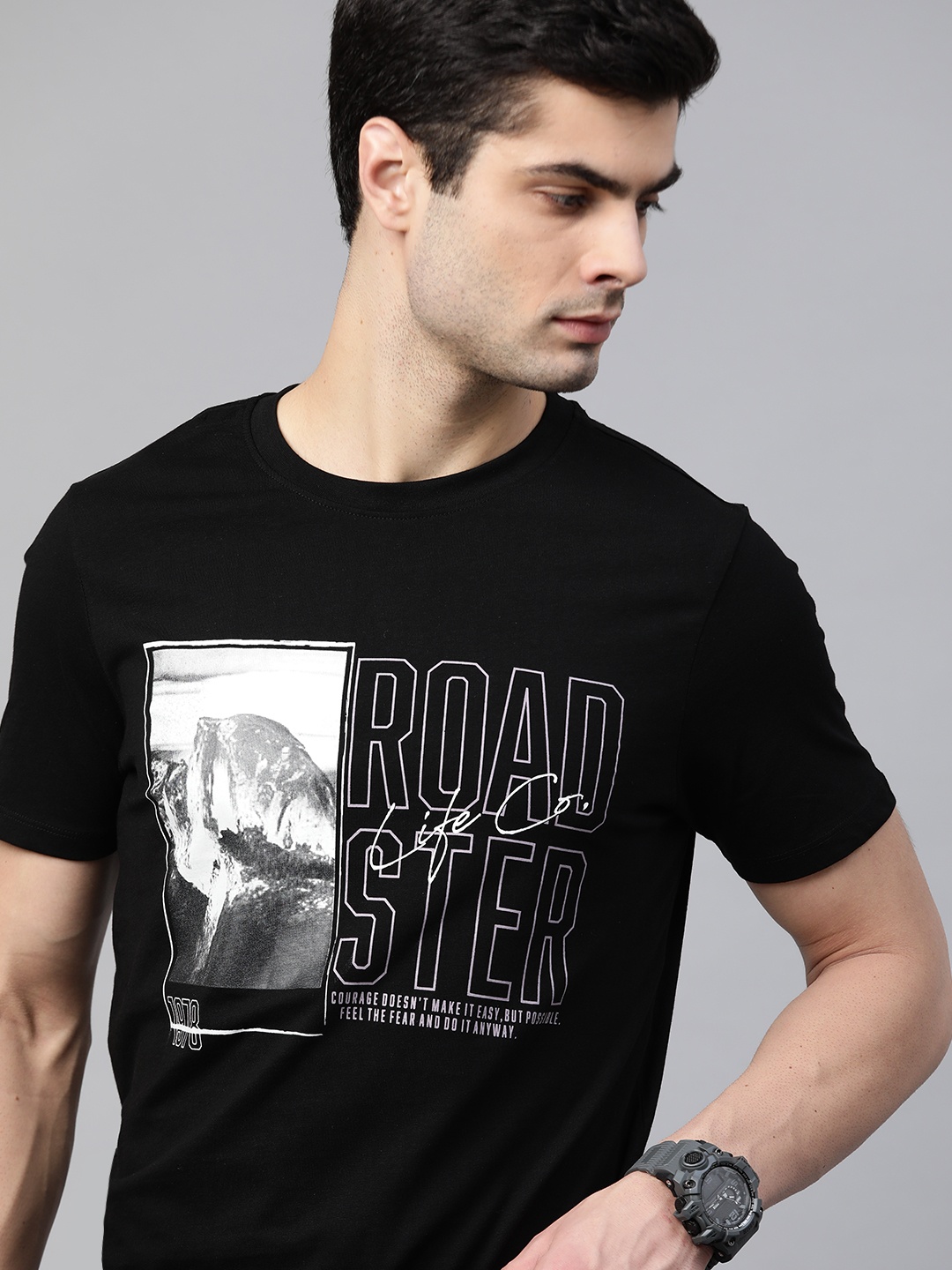 

Roadster Men Black White Printed Pure Cotton T-shirt