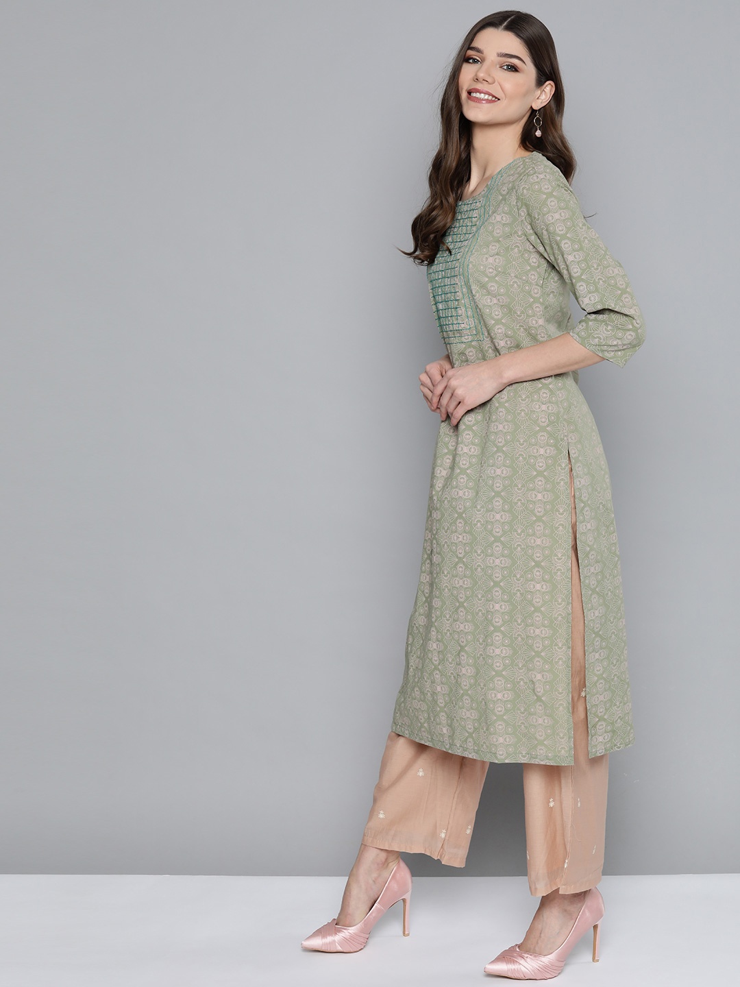 

HERE&NOW Women Green & Beige Geometric Pure Cotton Thread Work Kurta