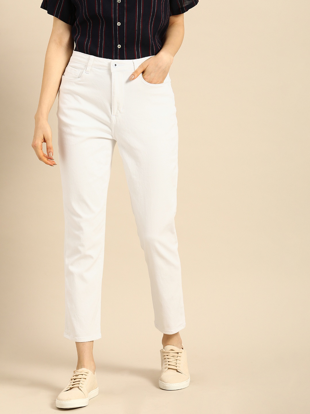 

ether Women White Mid-Rise Boyfriend Fit Stretchable Jeans