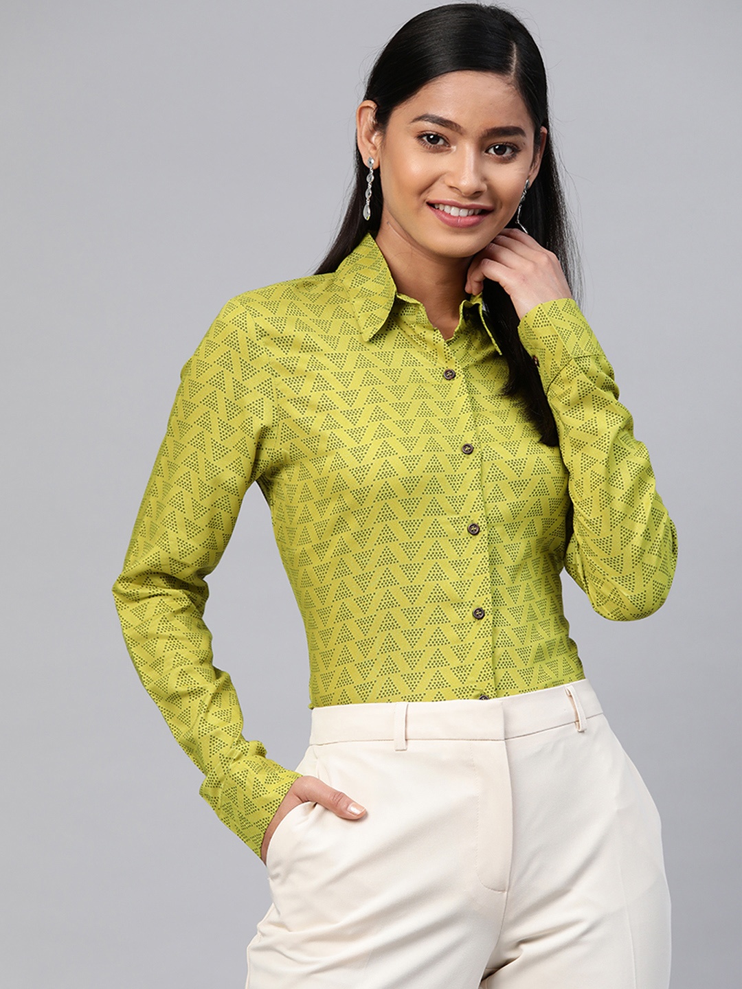 

RUNWAYIN Women Green Comfort Regular Fit Printed Casual Shirt