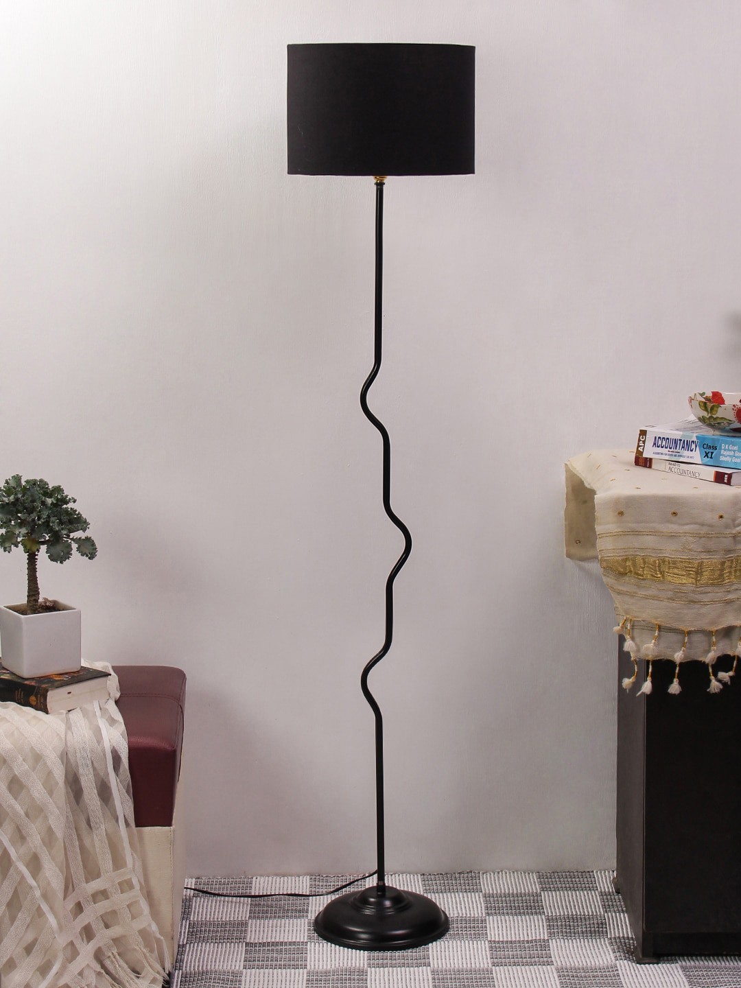 

Devansh Black Solid Contemporary Cotton Shade Club Lamp