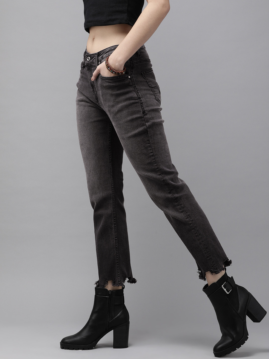 

Roadster Women Black Straight Fit Light Fade Frayed Edge Stretchable Jeans