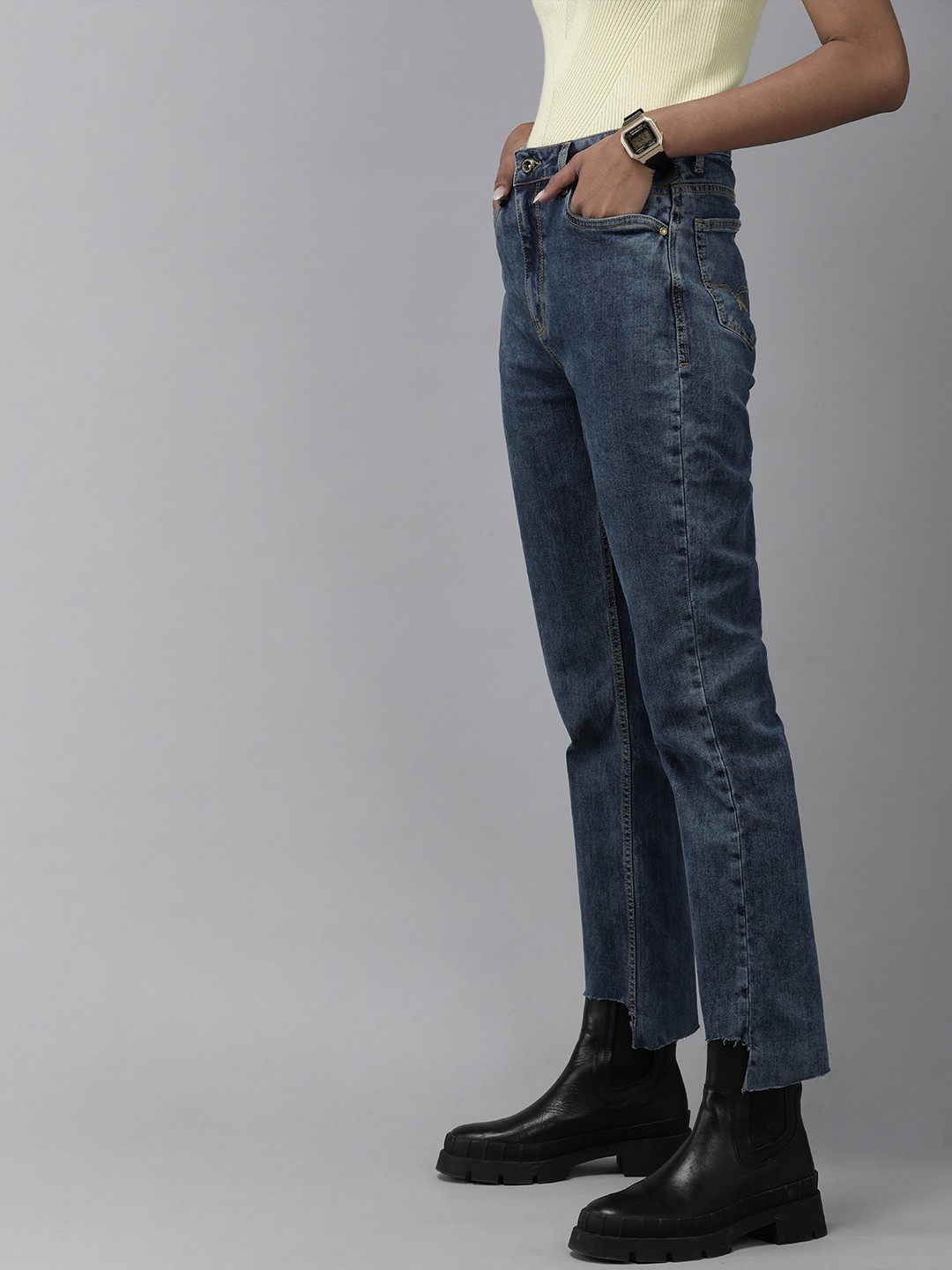 

Roadster Women Navy Blue Straight Fit Light Fade Mid-Rise Step Hem Jeans