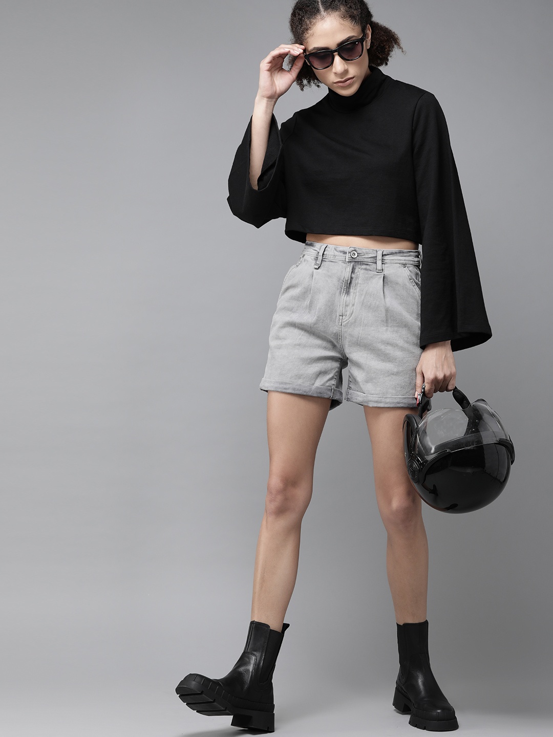 

Roadster Women Grey Solid High-Rise Denim Shorts