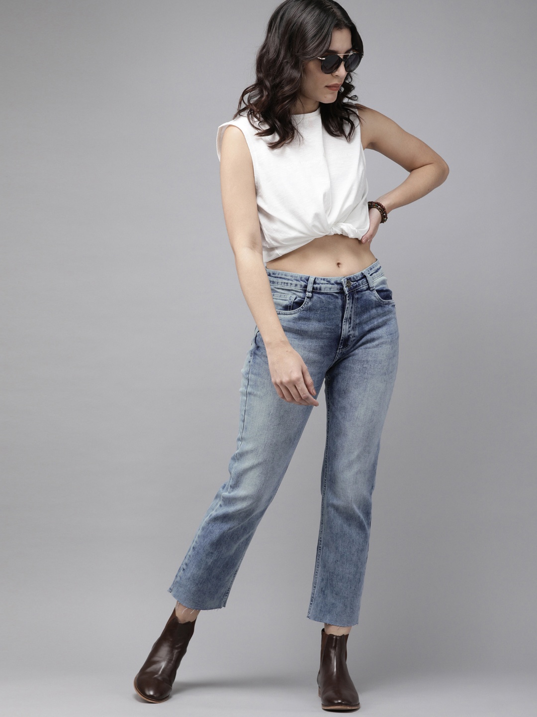 

Roadster Women Blue Straight Fit Heavy Fade Stretchable Jeans