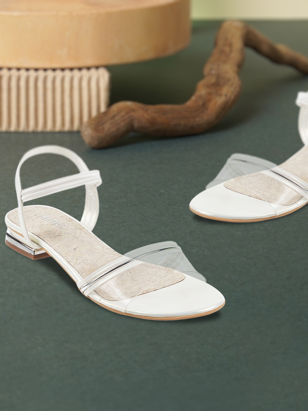 

Metro Women White Solid Sandals