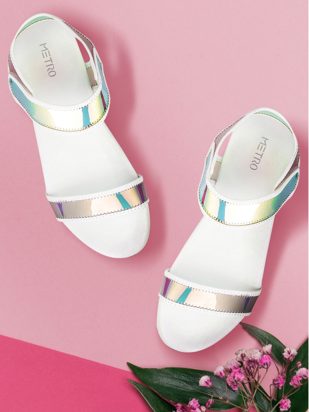 

Metro Women White Solid Sandals